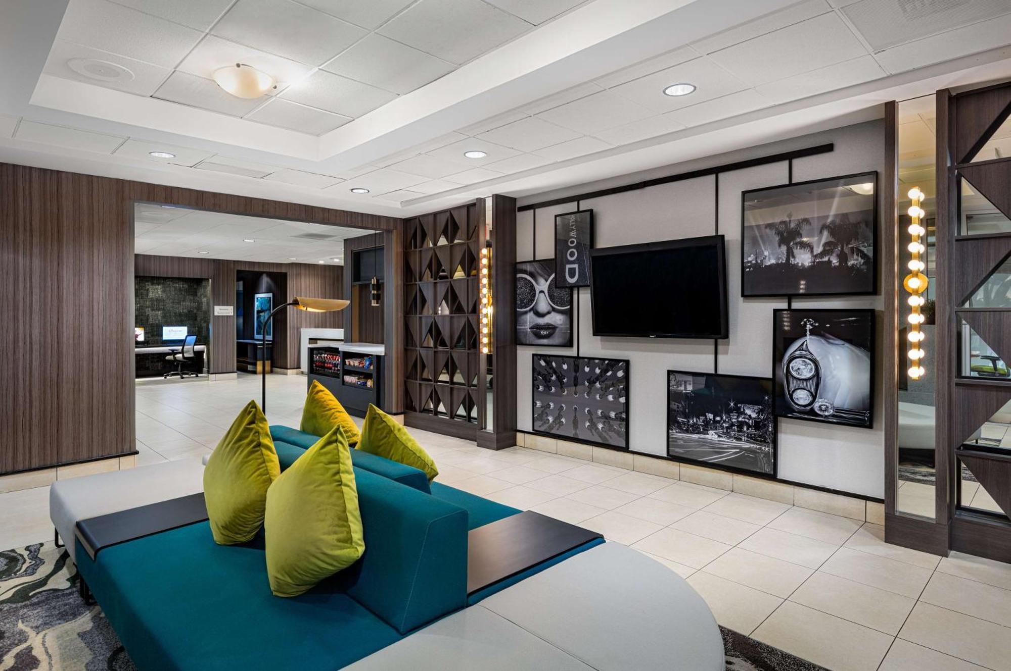 Hilton Garden / Hollywood Hotel