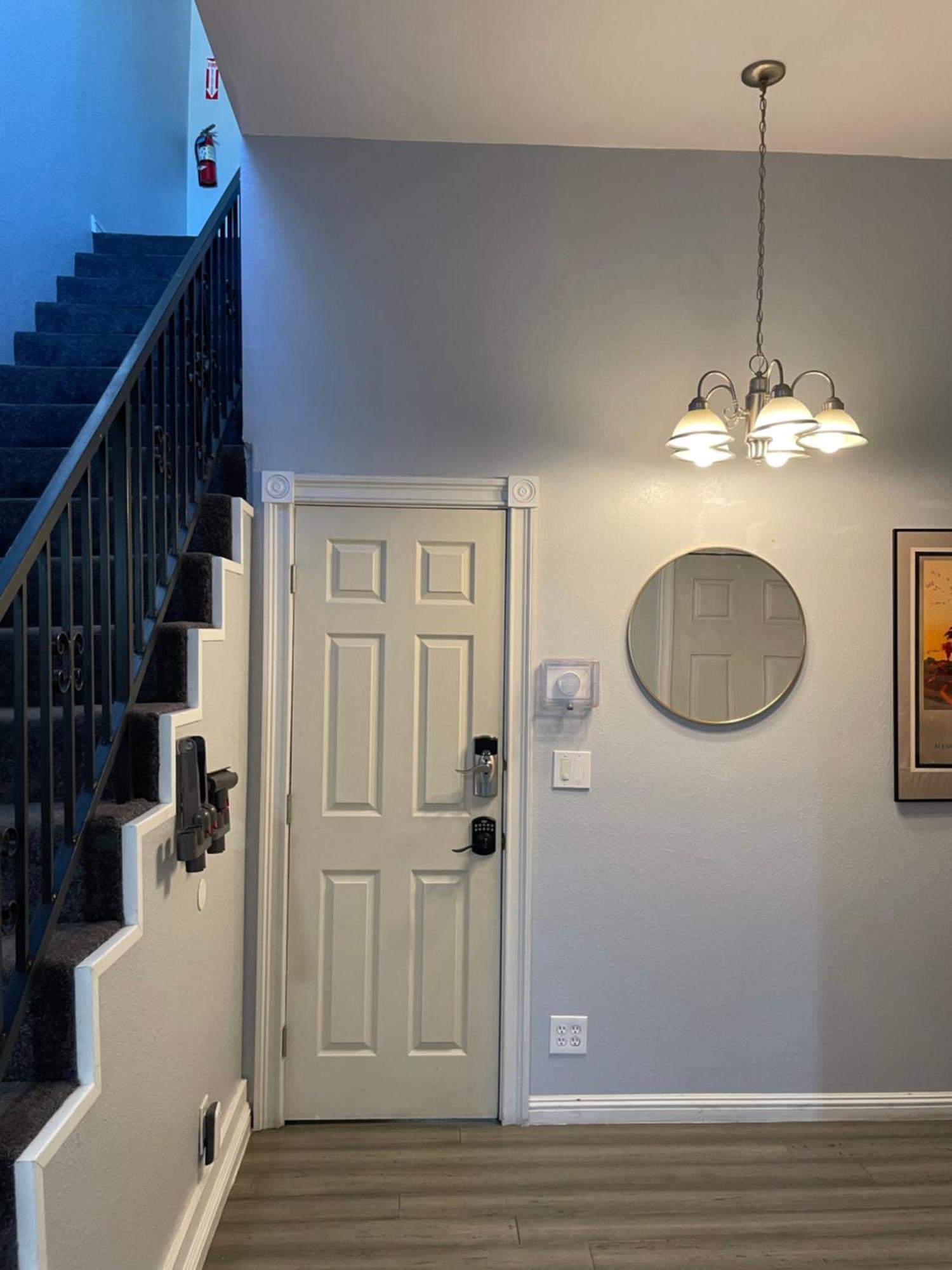 Private In Angeles With Ac, Wifi, Smart Tv, Work Desk Near Sofi Stadium *