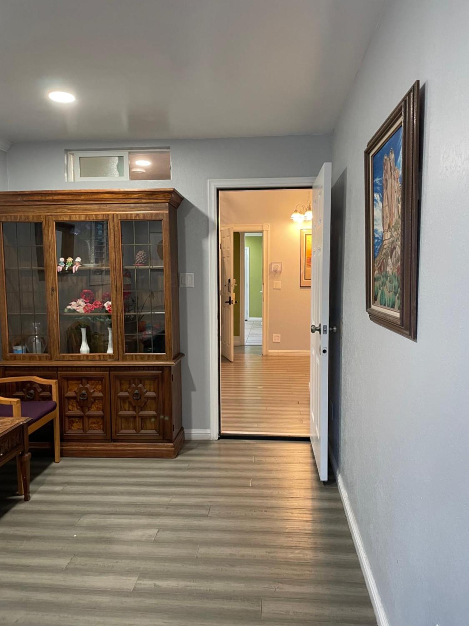 Hospedagem domiciliar Private In Angeles With Ac, Wifi, Smart Tv, Work Desk Near Sofi Stadium *