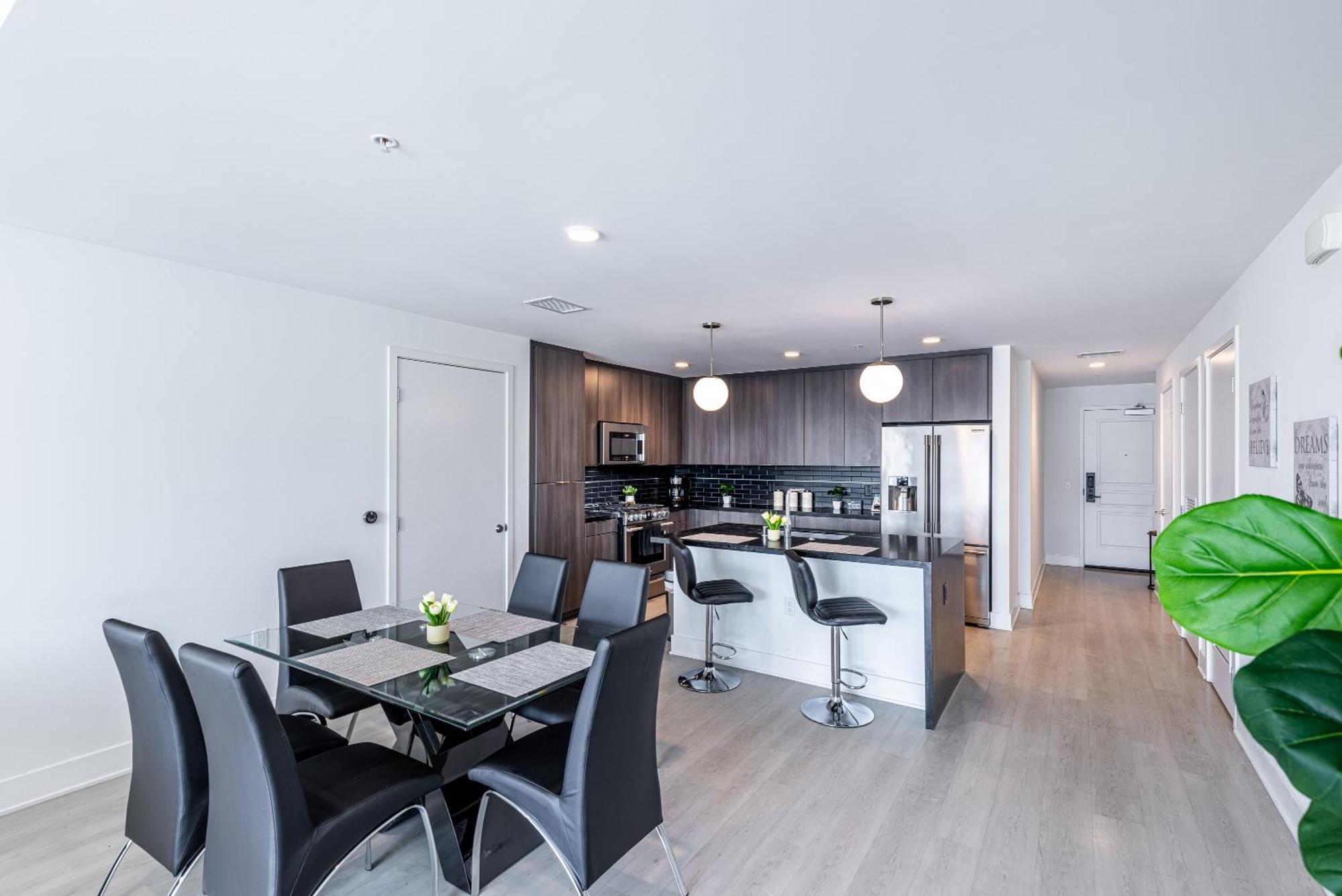 Top Floor 3 Bed 3 Bath Penthouse Living In Luxury * Los Angeles