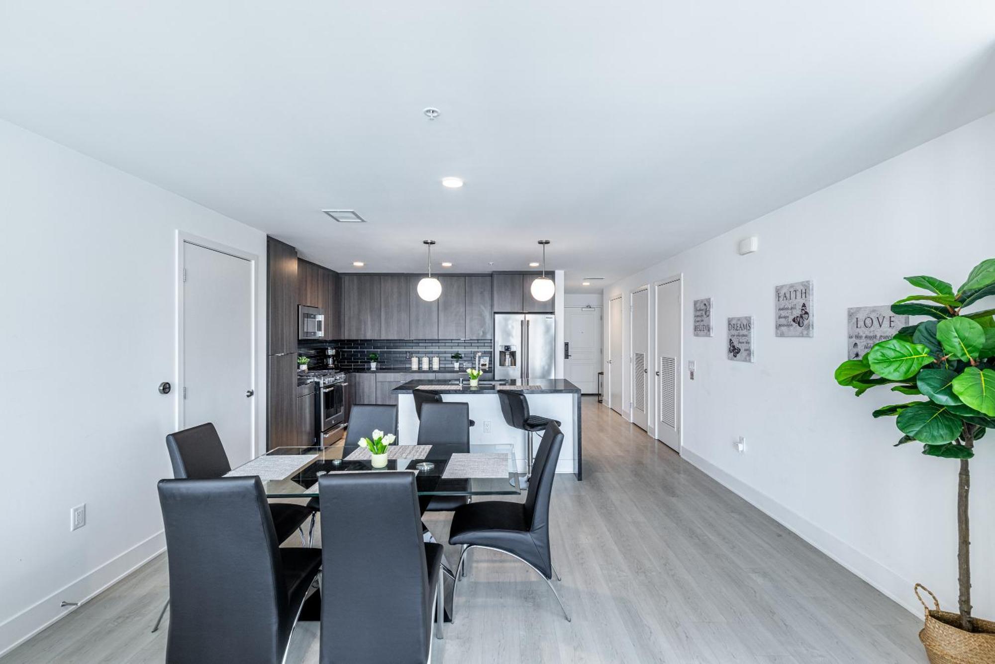 Apartment Top Floor 3 Bed 3 Bath Penthouse Living In Luxury Los Angeles