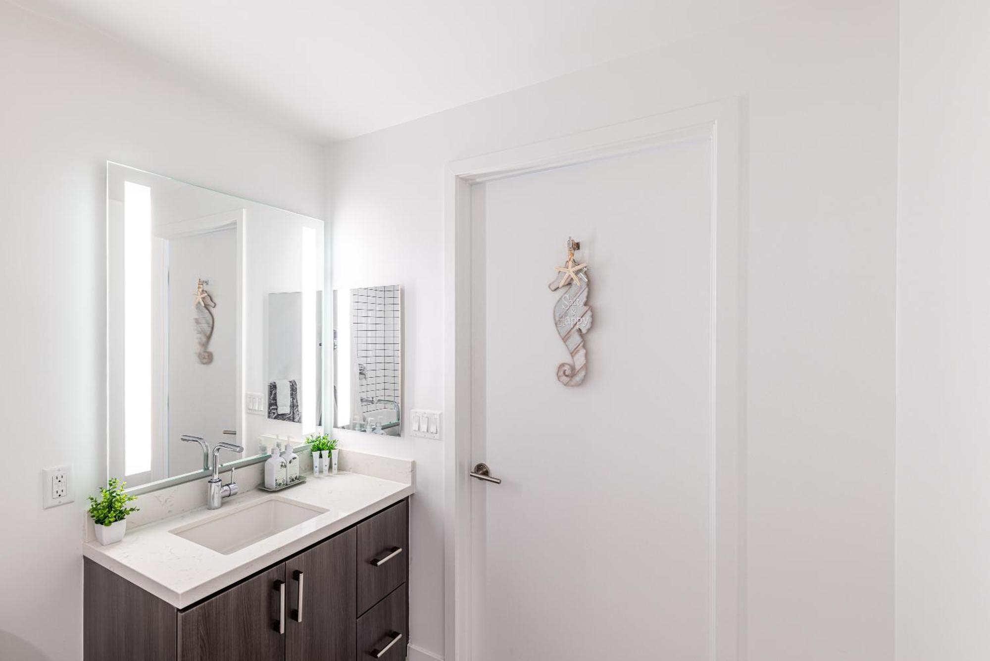 Apartment Top Floor 3 Bed 3 Bath Penthouse Living In Luxury *