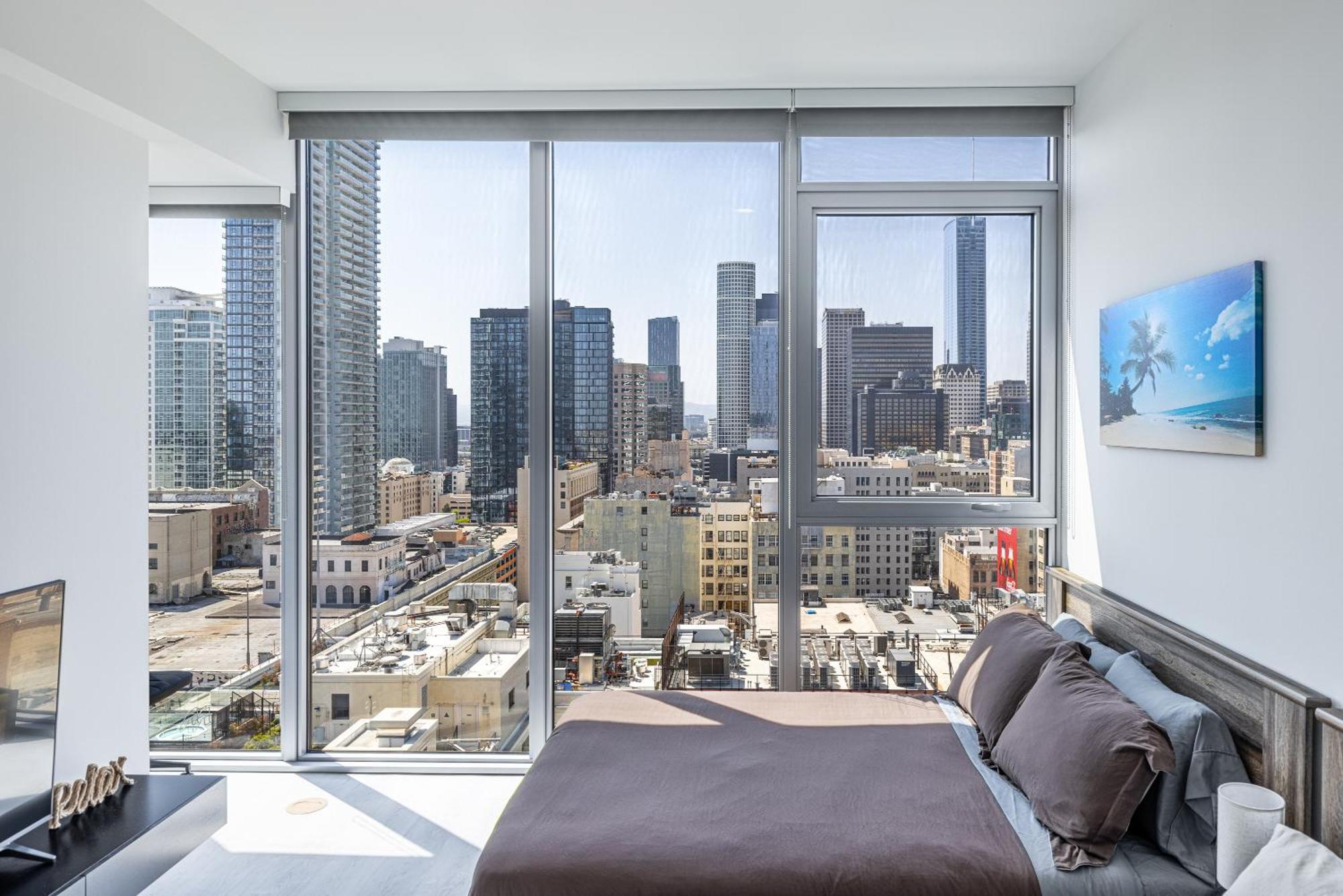 Top Floor 3 Bed 3 Bath Penthouse Living In Luxury Apartment Los Angeles