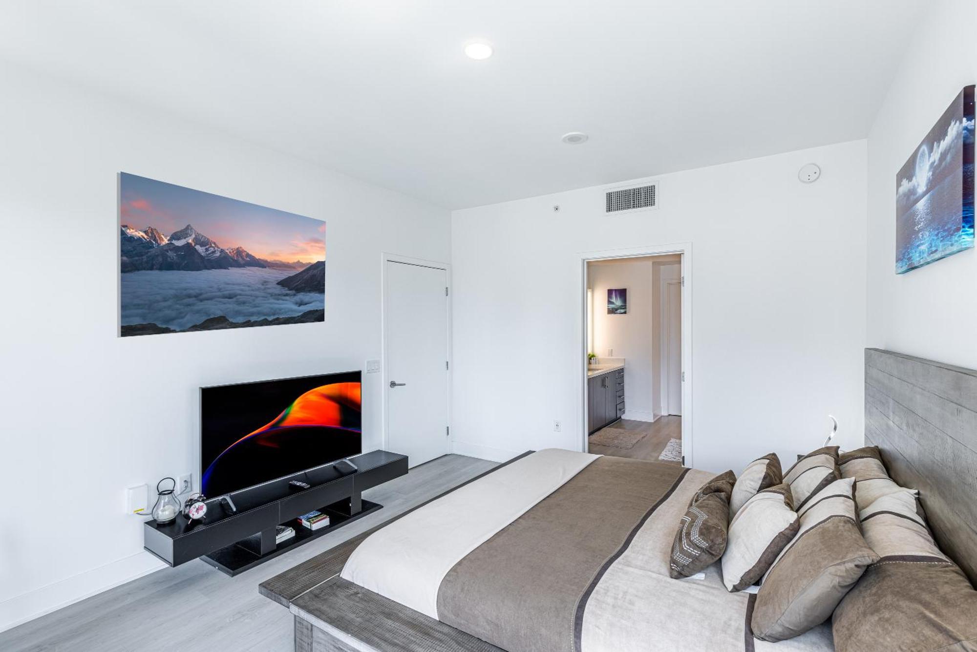 Top Floor 3 Bed 3 Bath Penthouse Living In Luxury Apartment Los Angeles