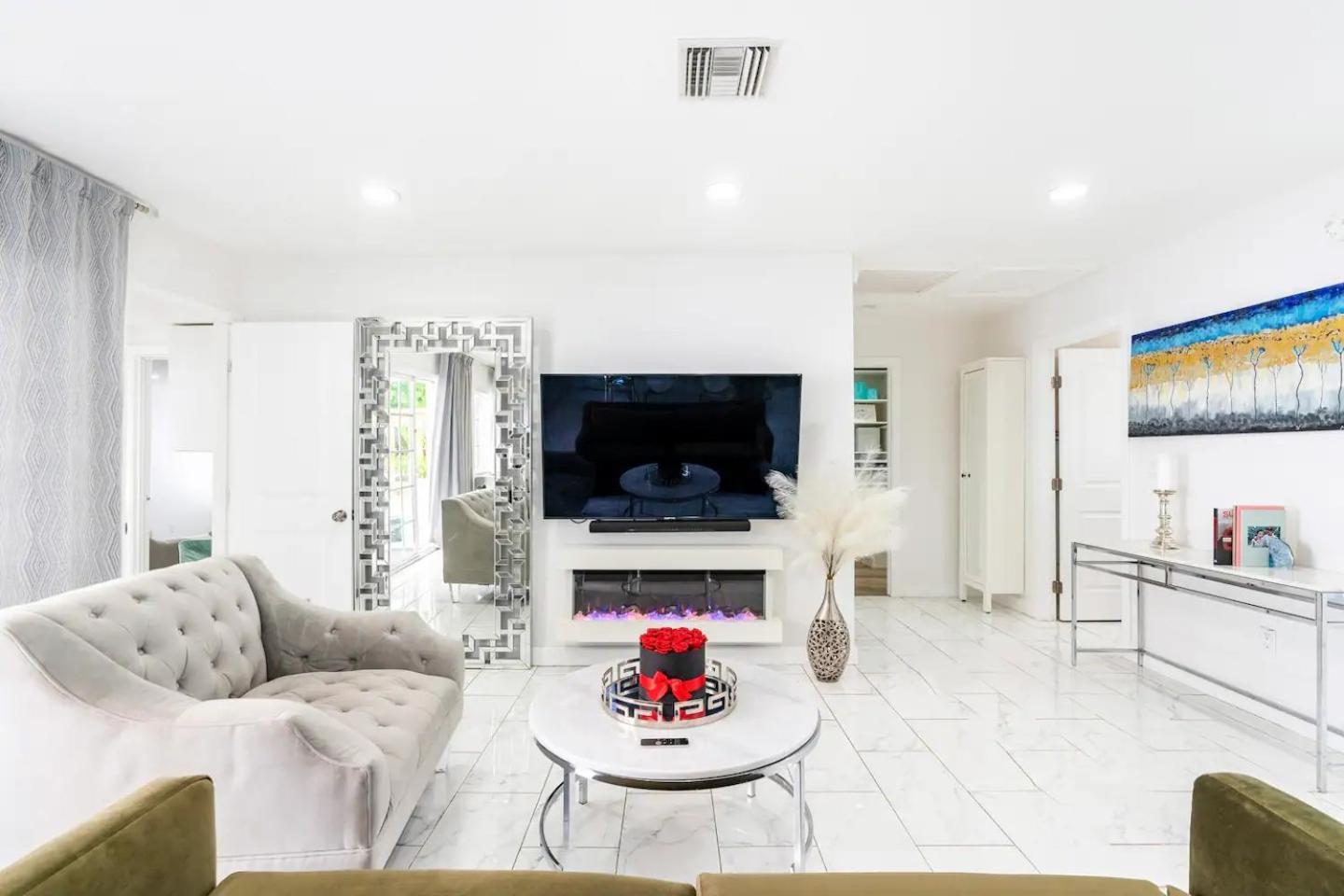 New Luxury Entertaining House With Pool Sauna Tesla Charger Pets *