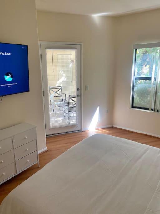 Adorable And Bright 2bd 2br 840 * Los Angeles