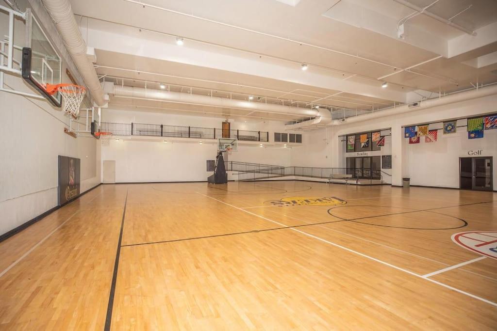Adorable And Bright 2bd 2br 840 Apartment