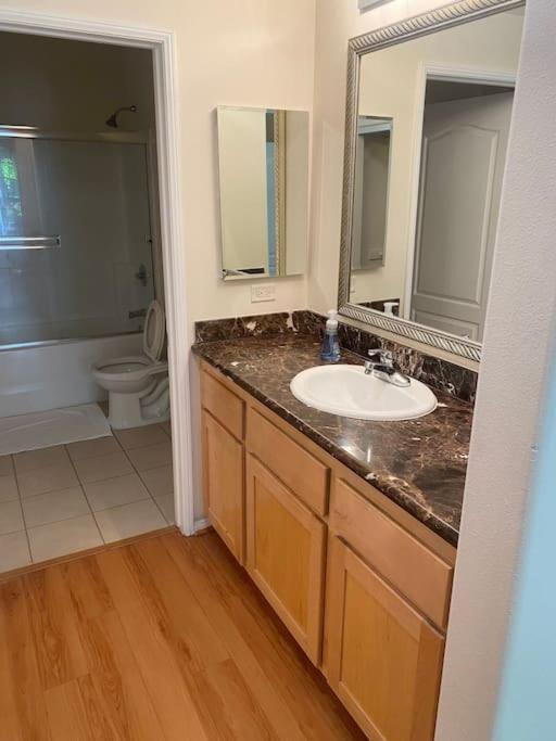 Adorable And Bright 2bd 2br 840