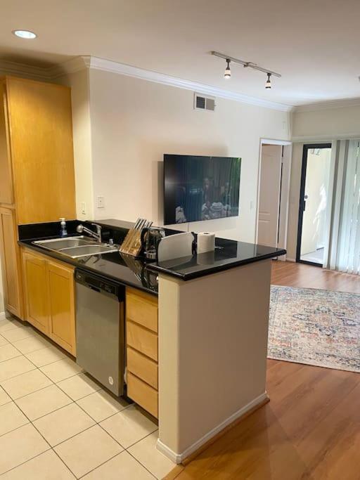 Adorable And Bright 2bd 2br 840 * Los Angeles
