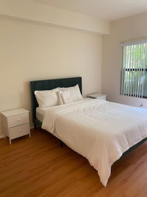 Adorable And Bright 2bd 2br 840 Los Angeles