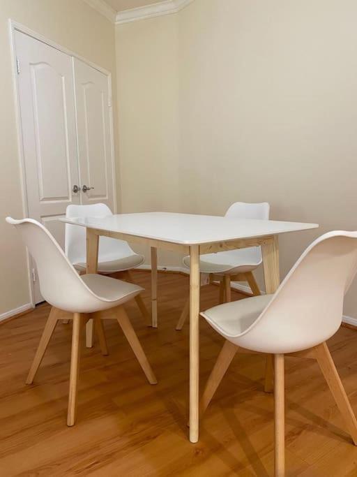 Adorable And Bright 2bd 2br 840