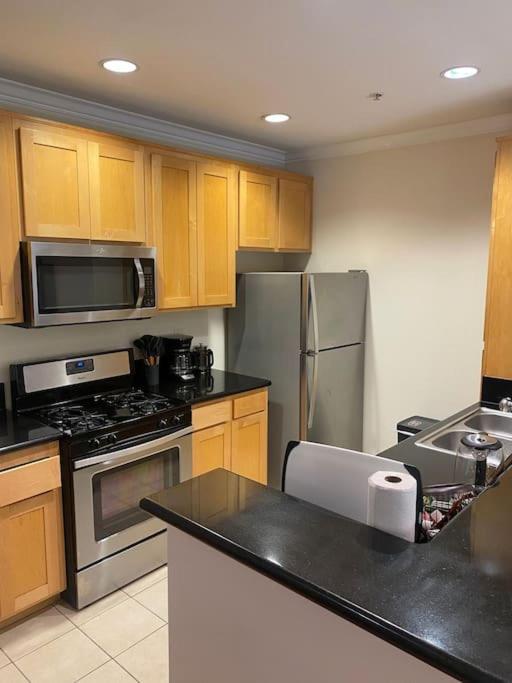 Adorable And Bright 2bd 2br 840 Apartment