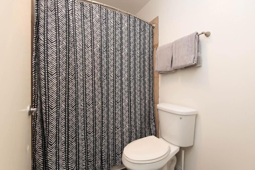Hollywood 2bed W Rooftop Pool & Panoramic View Apartment *