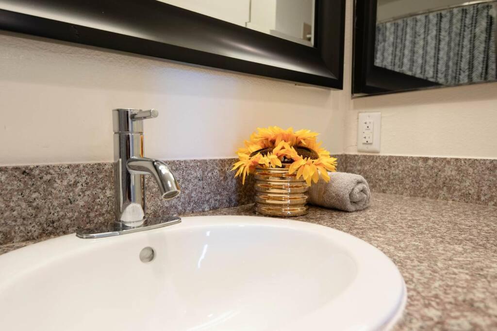 Hollywood 2bed W Rooftop Pool & Panoramic View Apartment Los Angeles
