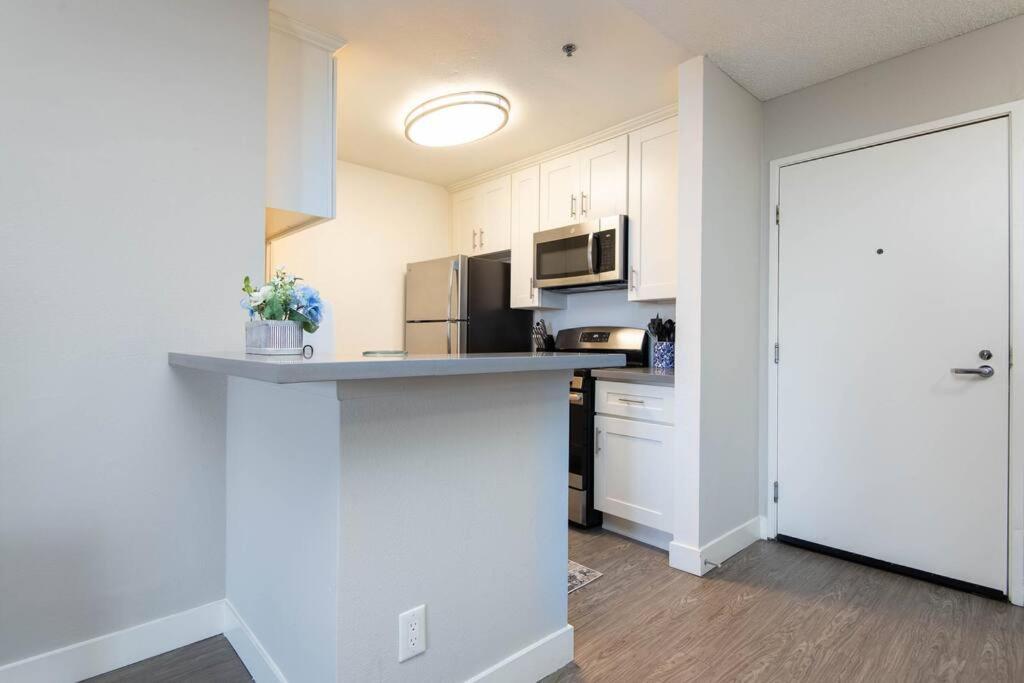Hollywood 1bed W Rooftop Pool & Panoramic View Apartment Los Angeles