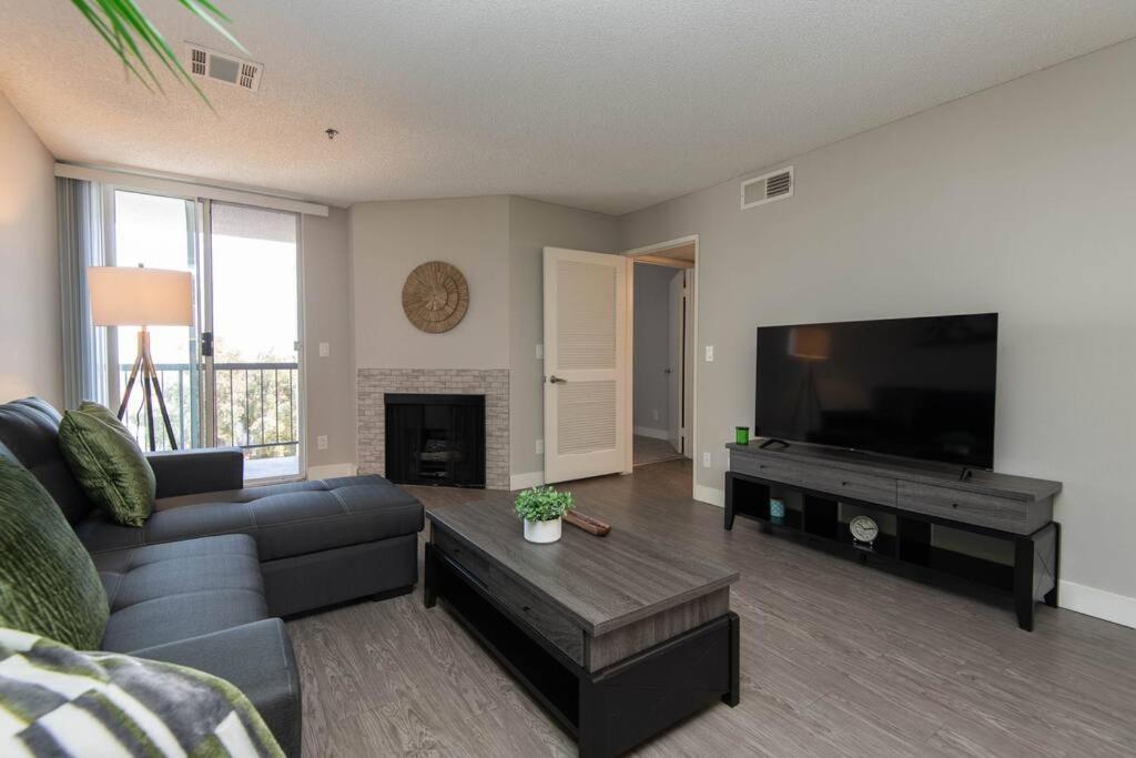 Hollywood 1bed W Rooftop Pool & Panoramic View Los Angeles