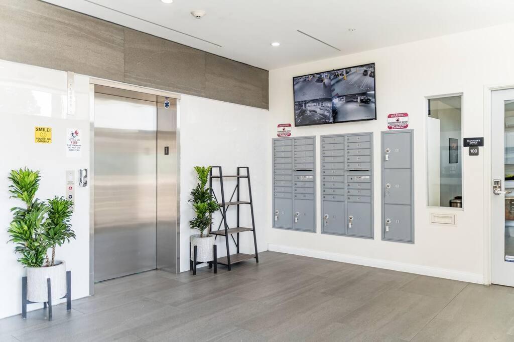 Apartment Hype Inspired Urban Escape 3 Bed By Sofi And Lax Los Angeles