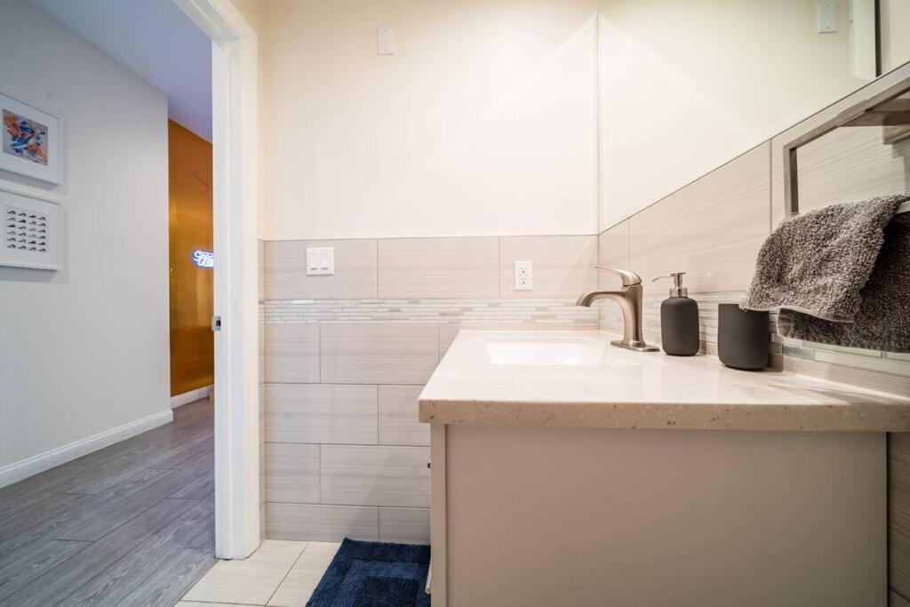 Apartment Hype Inspired Urban Escape 3 Bed By Sofi And Lax Los Angeles