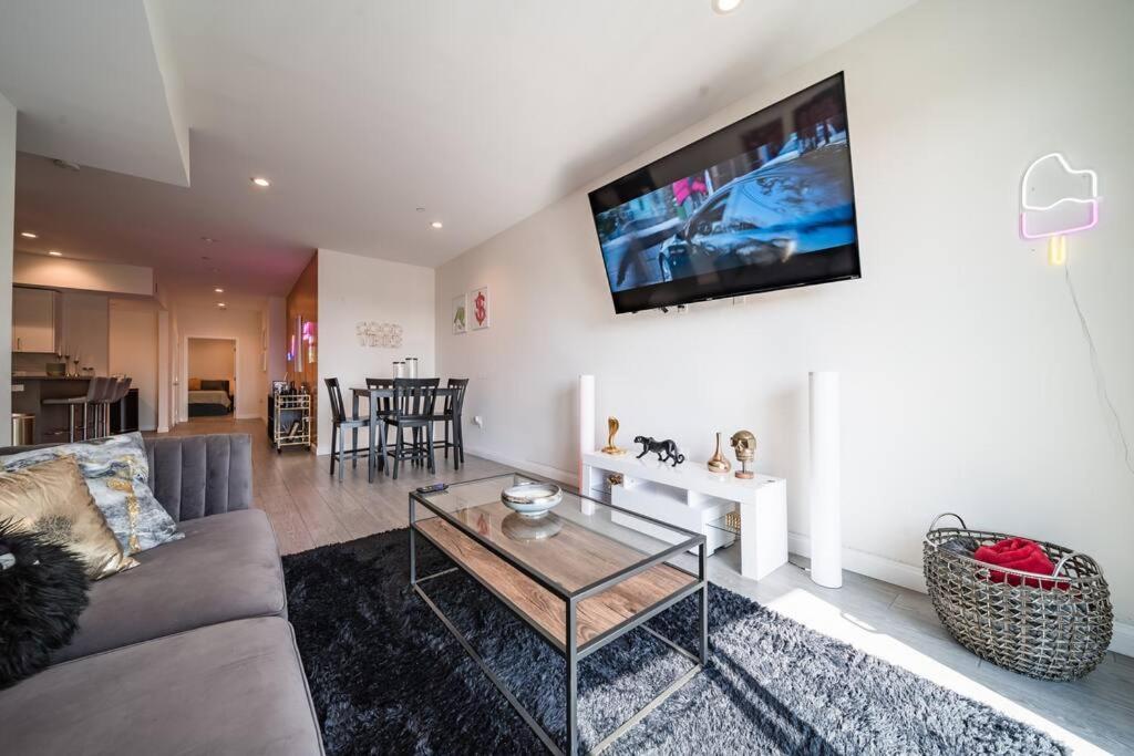 Apartment Hype Inspired Urban Escape 3 Bed By Sofi And Lax Los Angeles