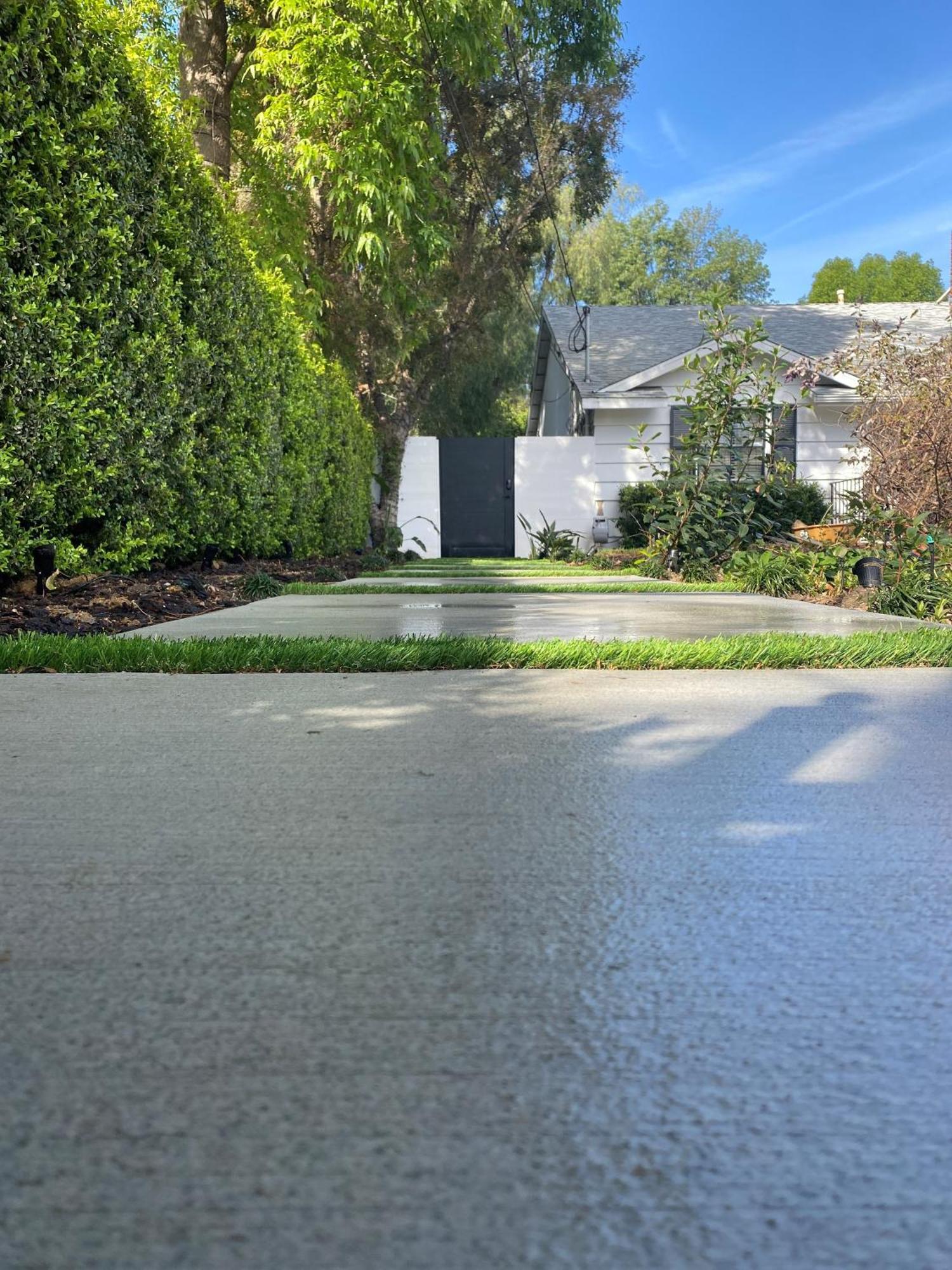 With Private Entry And Large Pool