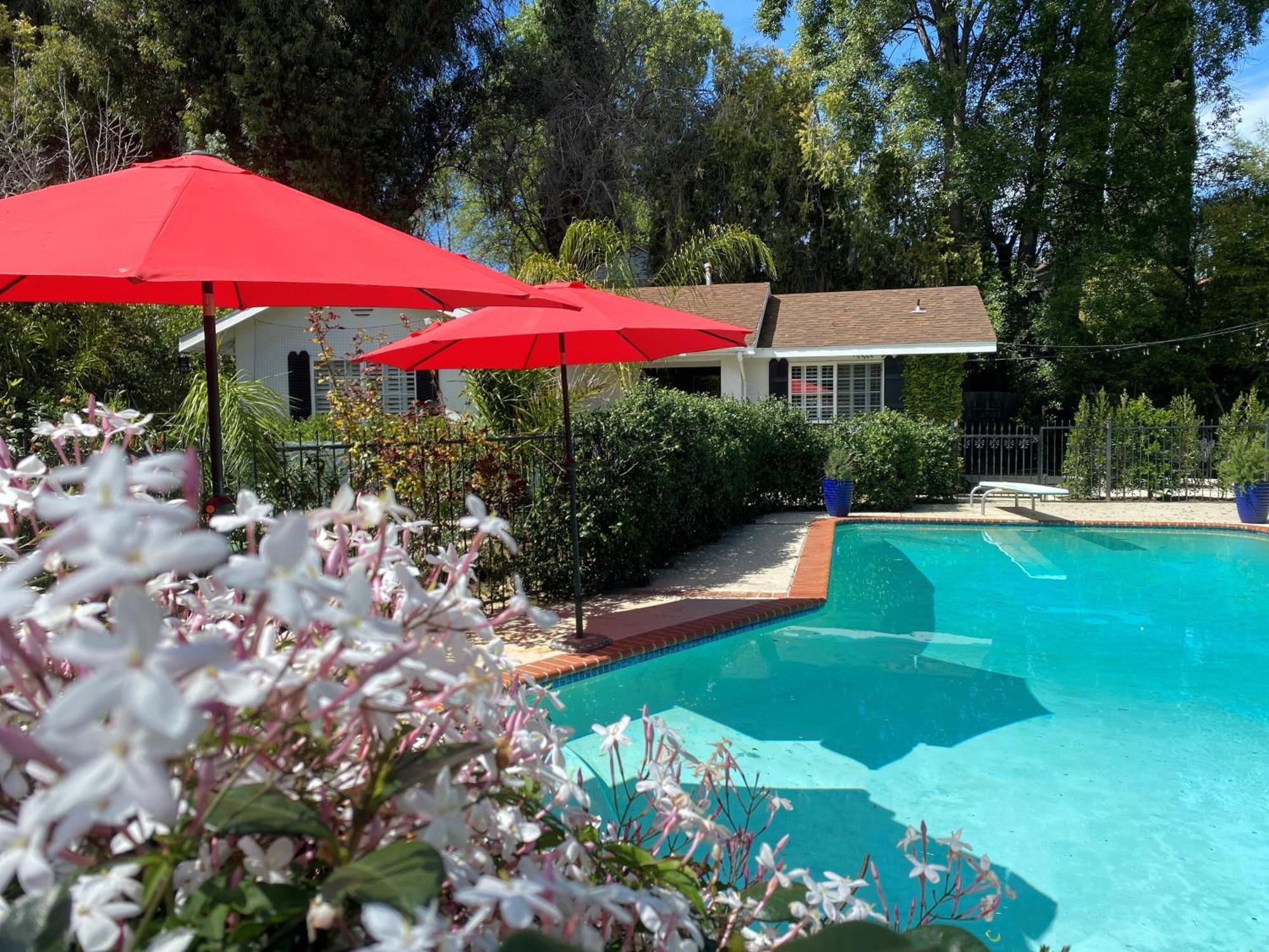 With Private Entry And Large Pool Los Angeles