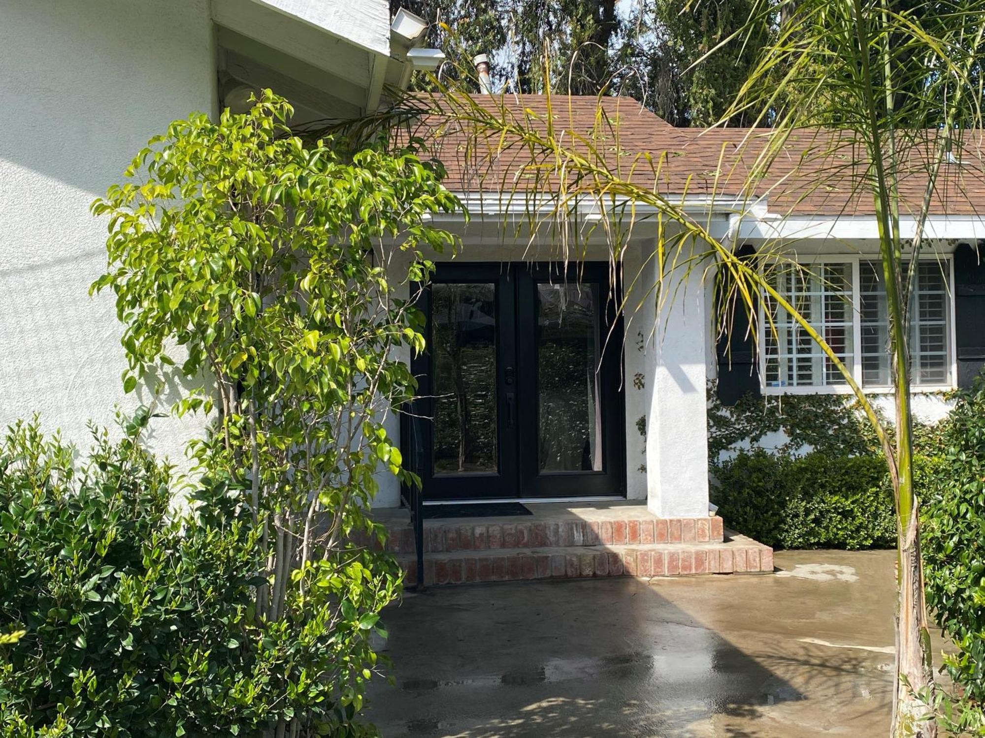 With Private Entry And Large Pool * Los Angeles