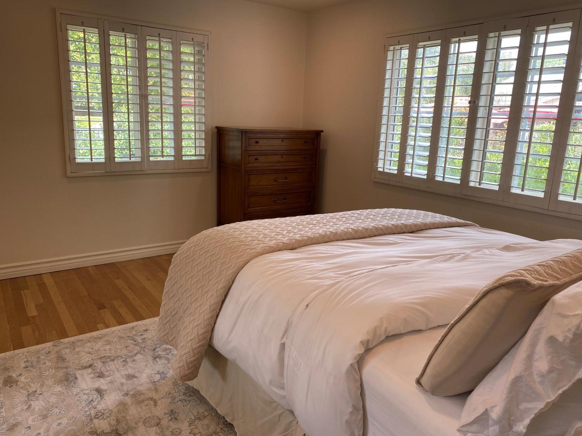 With Private Entry And Large Pool Holiday home