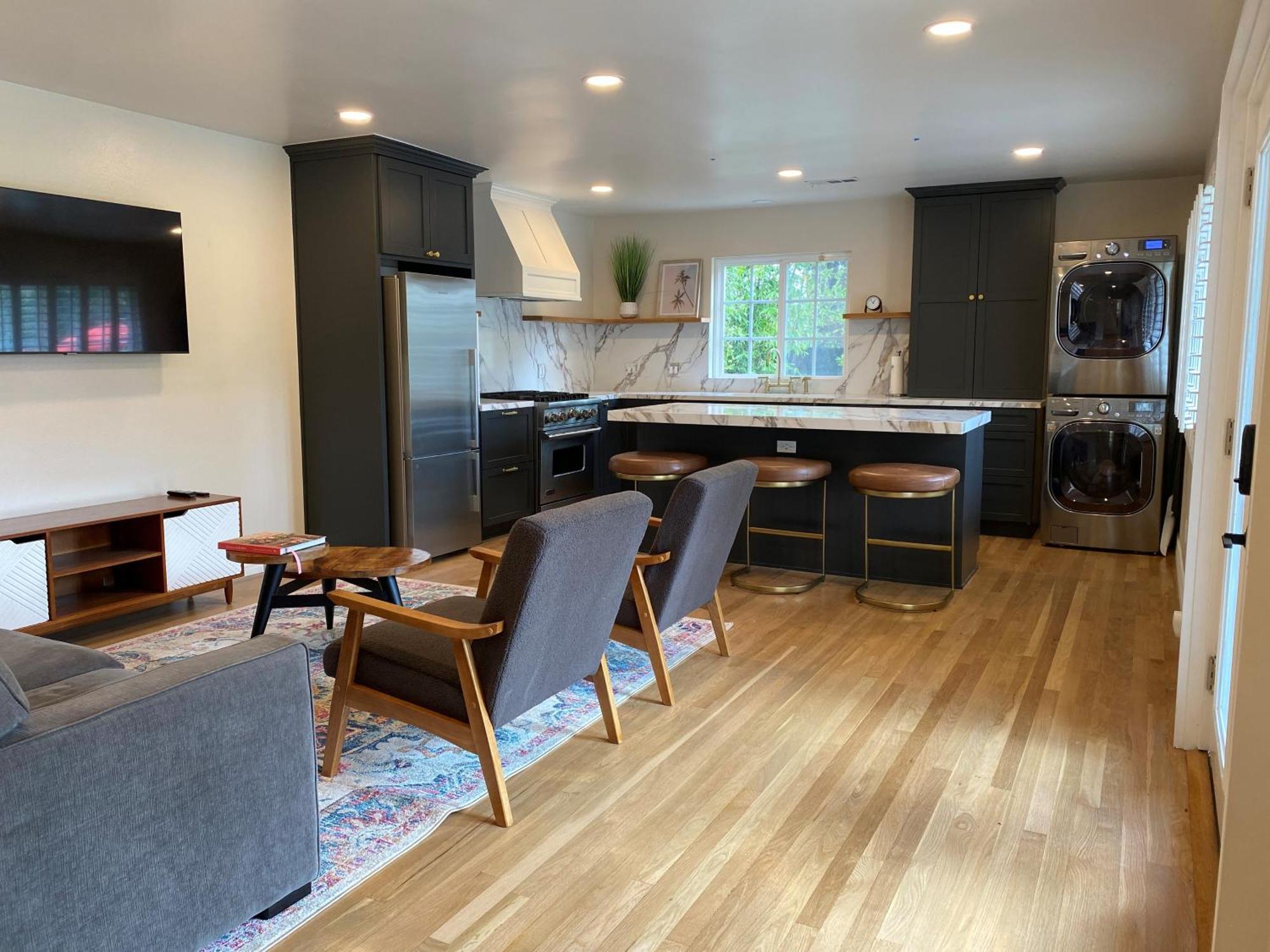 Holiday home With Private Entry And Large Pool Los Angeles