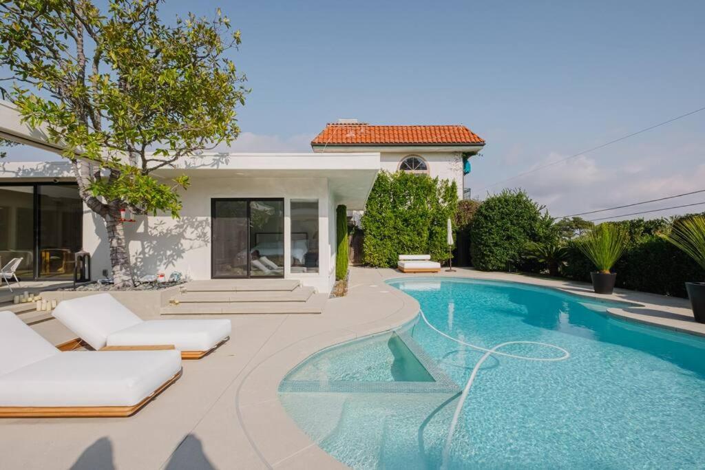 Hollywood Hills Oasis: The Ultimate Luxury Retreat *