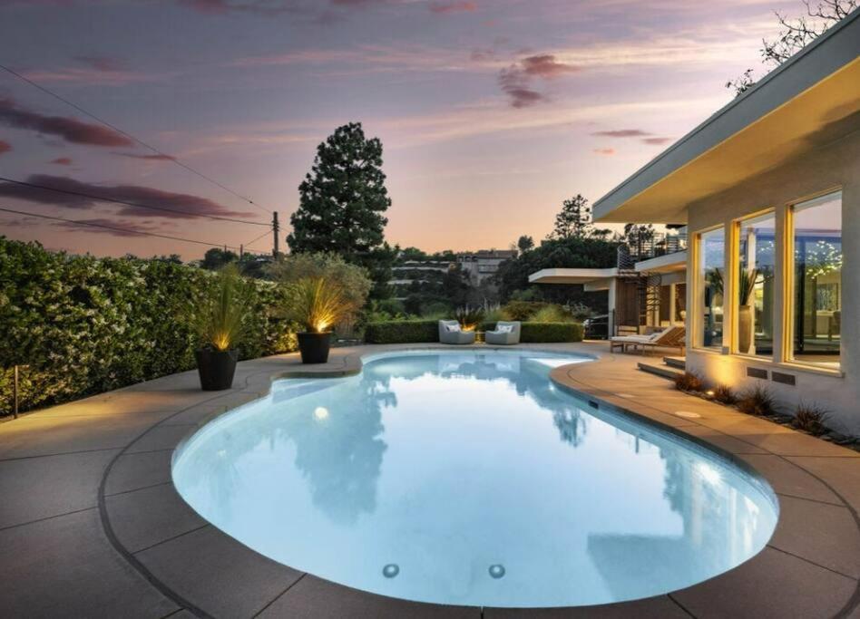 Hollywood Hills Oasis: The Ultimate Luxury Retreat