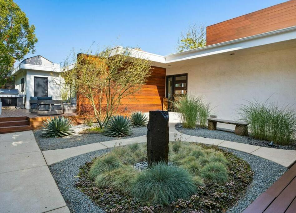 Hollywood Hills Oasis: The Ultimate Luxury Retreat Villa