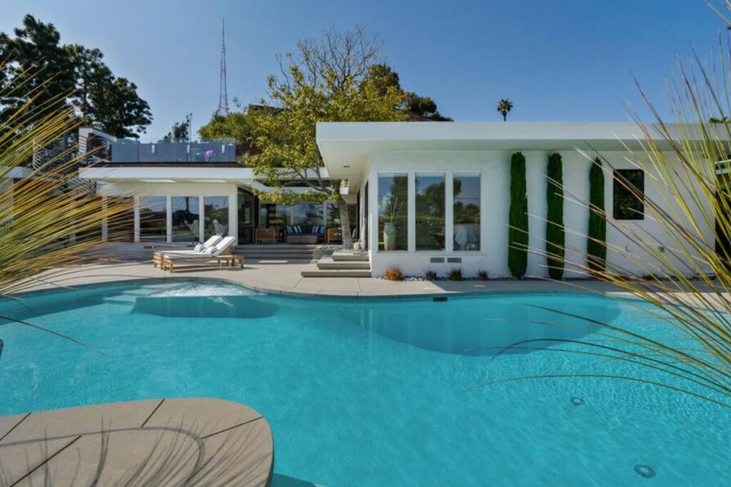 Hollywood Hills Oasis: The Ultimate Luxury Retreat Villa Los Angeles