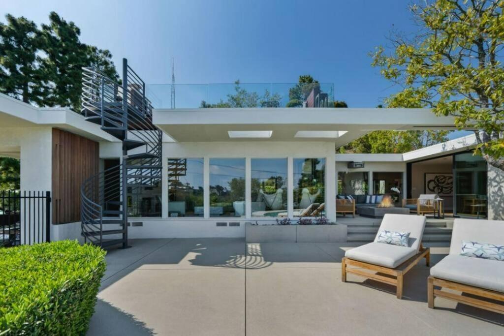 Hollywood Hills Oasis: The Ultimate Luxury Retreat *