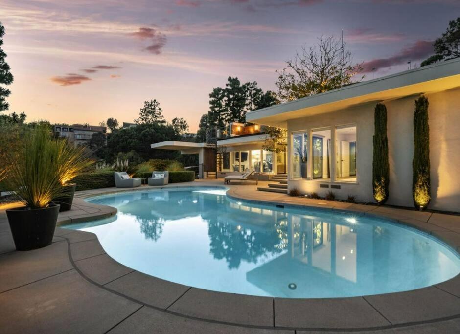 Hollywood Hills Oasis: The Ultimate Luxury Retreat Villa *