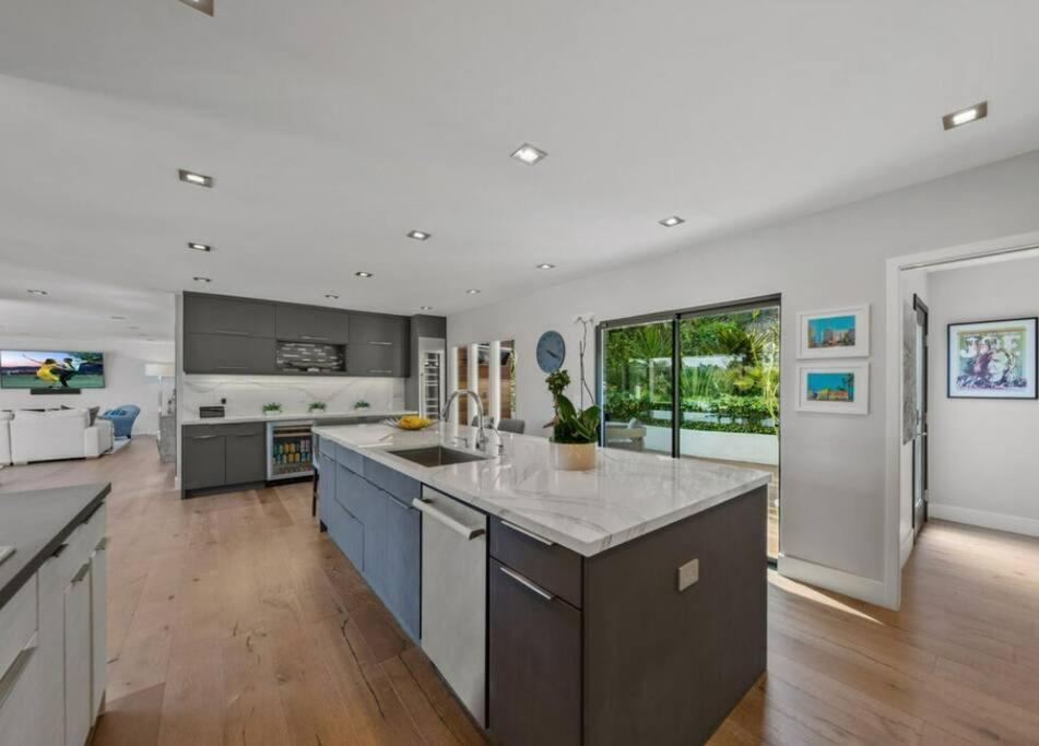 Hollywood Hills Oasis: The Ultimate Luxury Retreat *