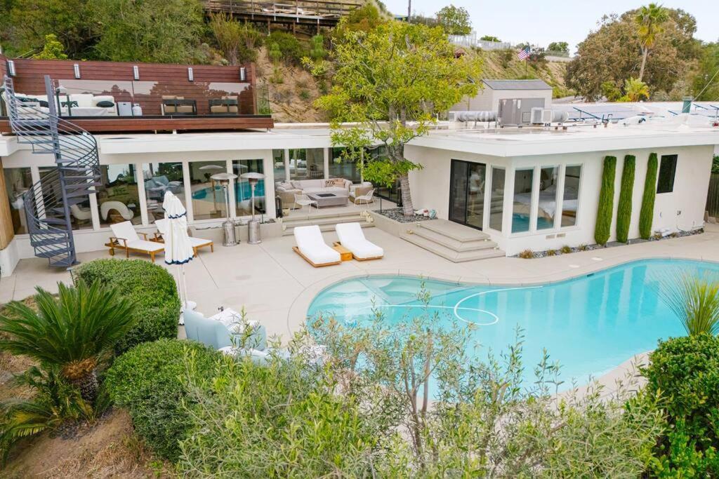 Hollywood Hills Oasis: The Ultimate Luxury Retreat *