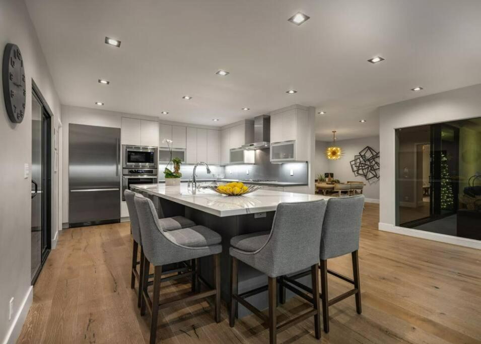 Hollywood Hills Oasis: The Ultimate Luxury Retreat *
