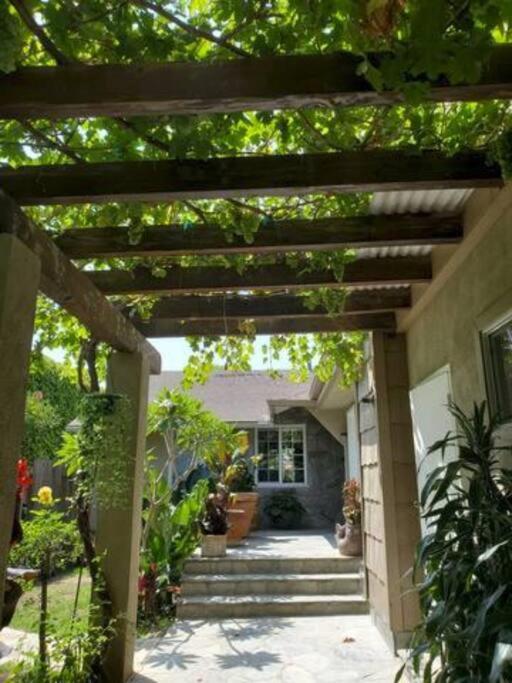 Apartment Located In The Heart Of The West Side *