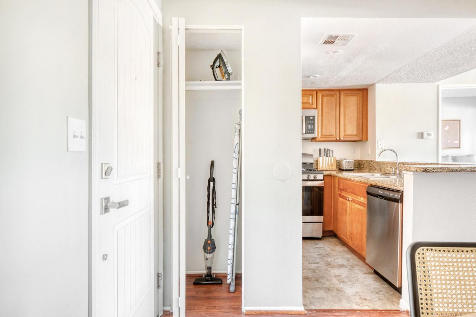 Apartment N Hollywood 2br W Gym Pool Nr Tj Shops Lax-632