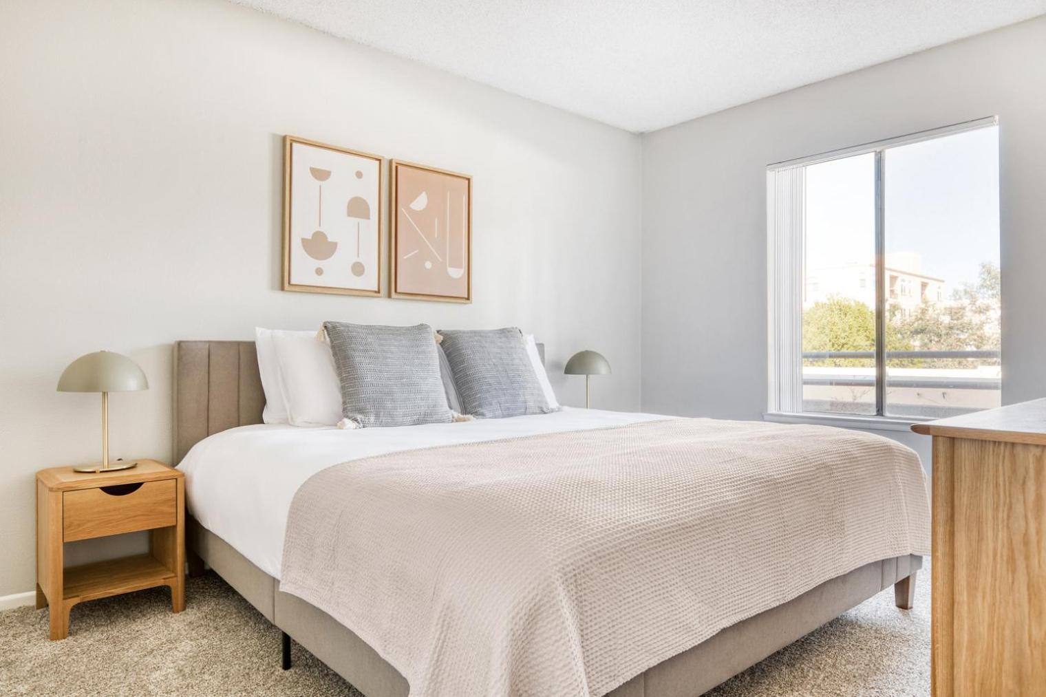 N Hollywood 2br W Gym Pool Nr Tj Shops Lax-632 *