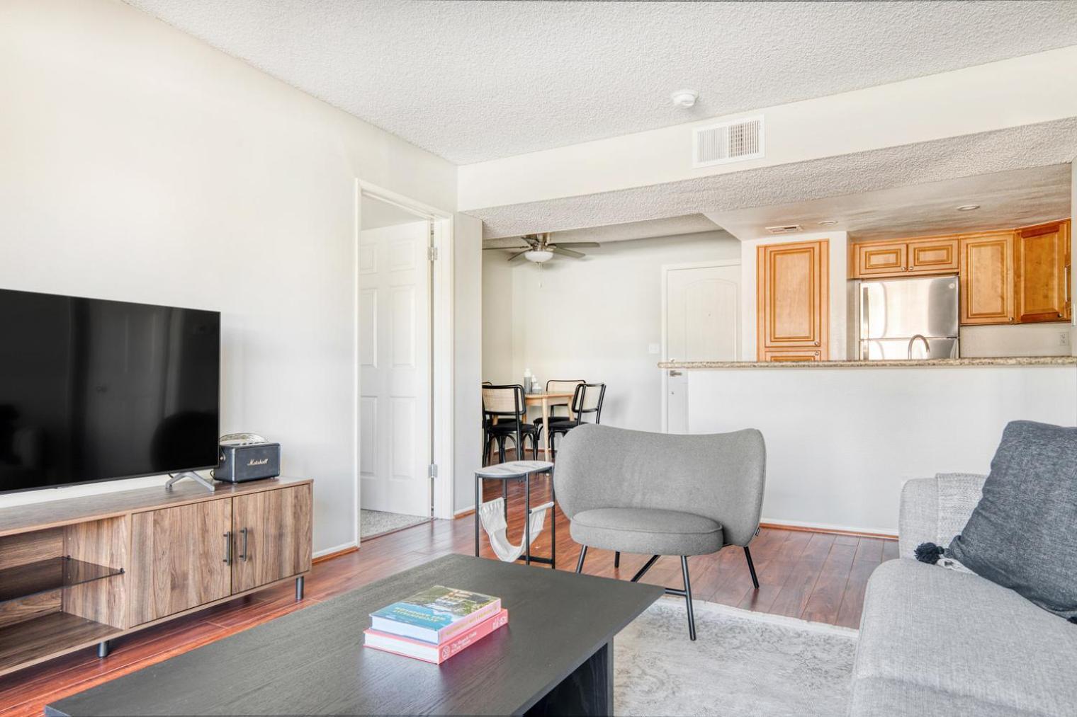 Apartment N Hollywood 2br W Gym Pool Nr Tj Shops Lax-632 Los Angeles