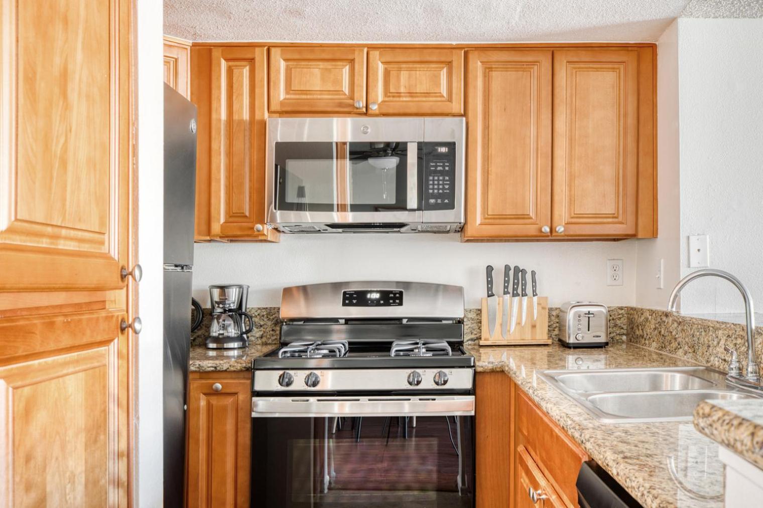 N Hollywood 2br W Gym Pool Nr Tj Shops Lax-632 Los Angeles