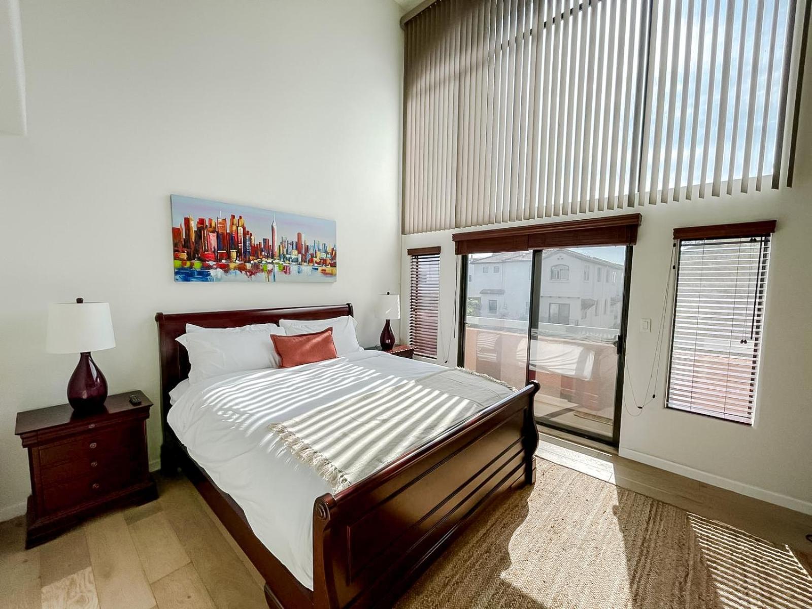 *weho/beverly Hills* Luxury 2bd/2.5ba + Balconies Apartment *