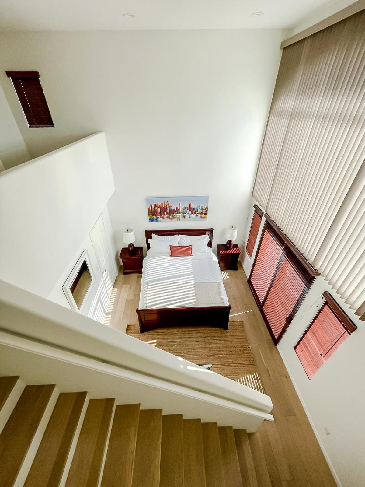 Apartment *weho/beverly Hills* Luxury 2bd/2.5ba + Balconies *