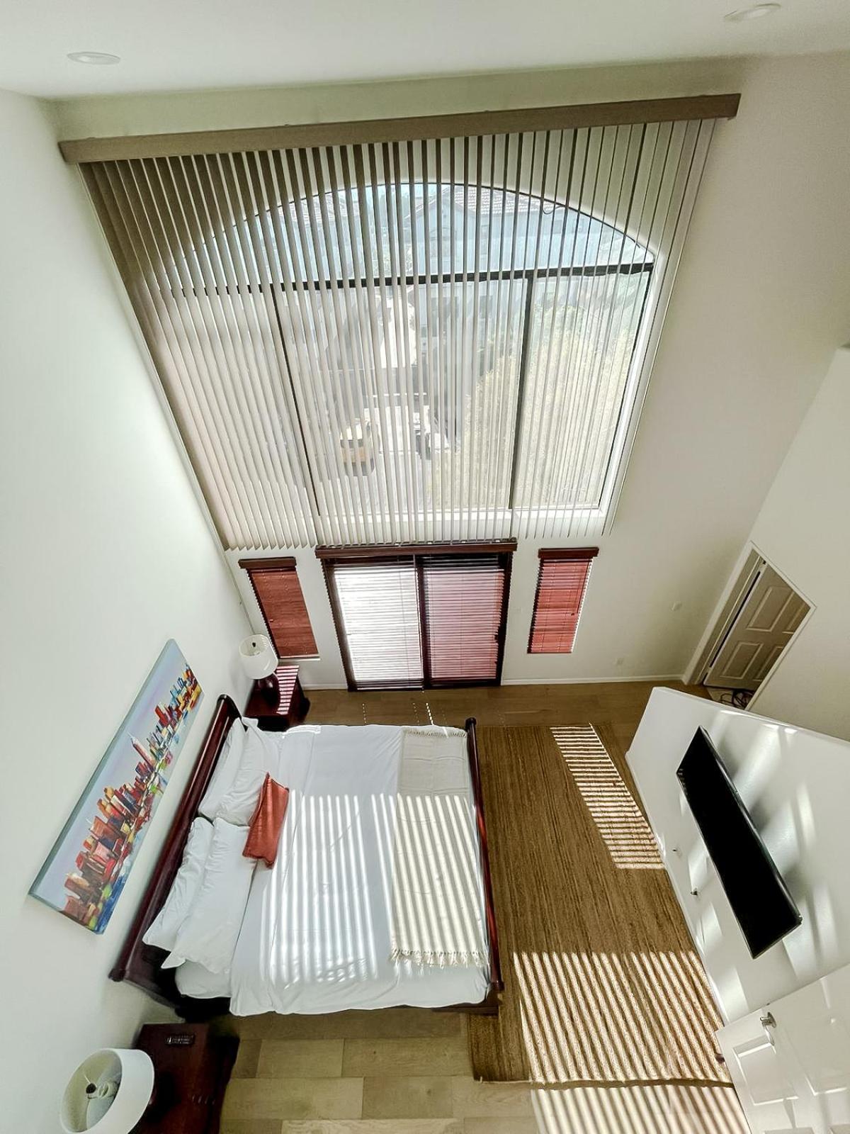 *weho/beverly Hills* Luxury 2bd/2.5ba + Balconies Apartment *