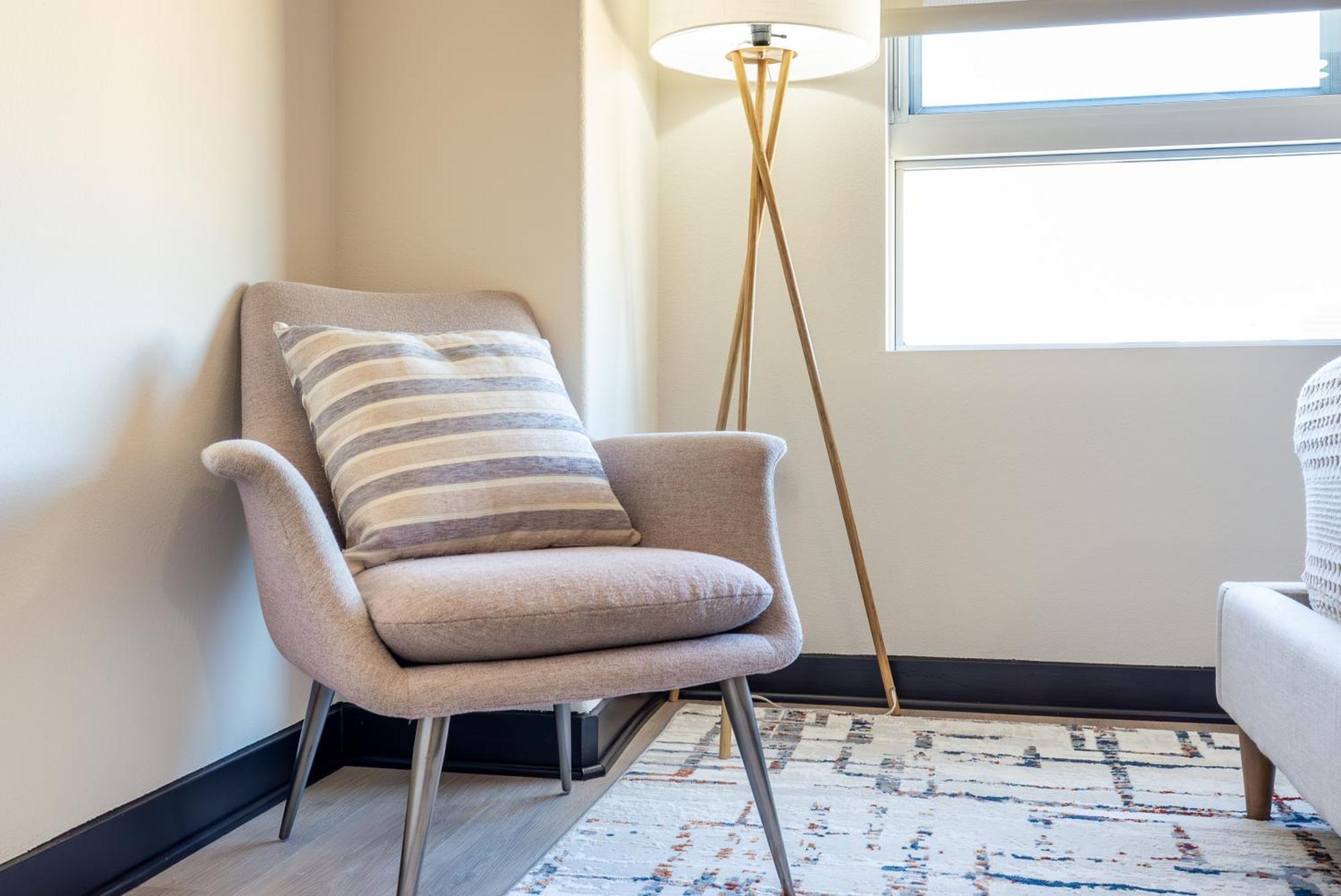 Charming Luxury With Hollywood Sign View Apartment