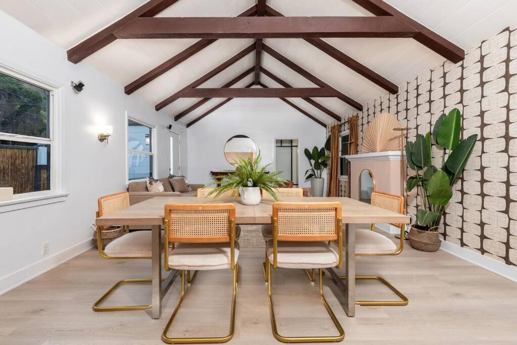 Luxurious Bel Air W/ Jacuzzi! 2bd 2ba Apartamento *