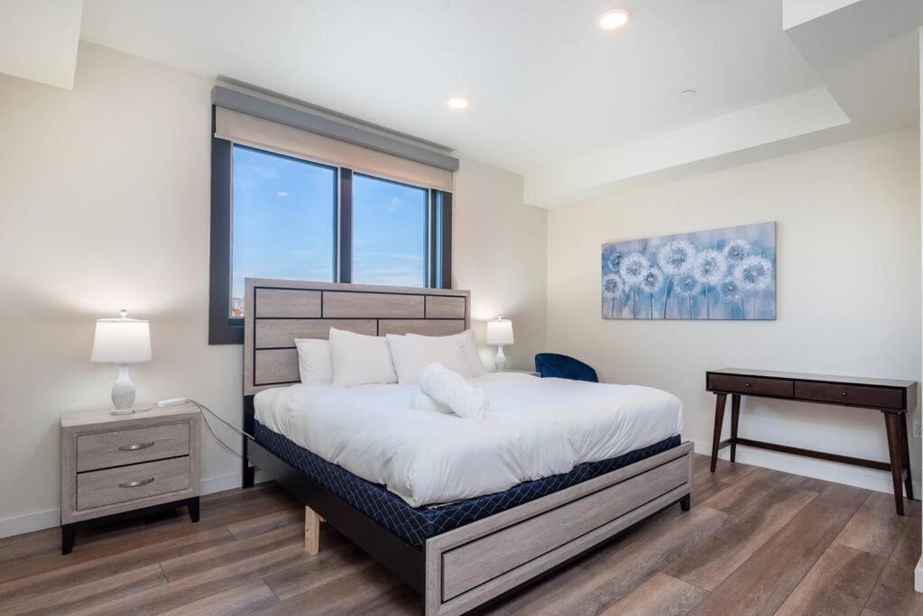 Luxurious Penthouse In Beverly Hills - Sleeps 10 *