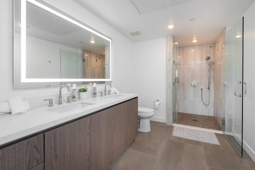 Apartment Deluxe Modern 2-bedroom W/ Roof Deck! Los Angeles
