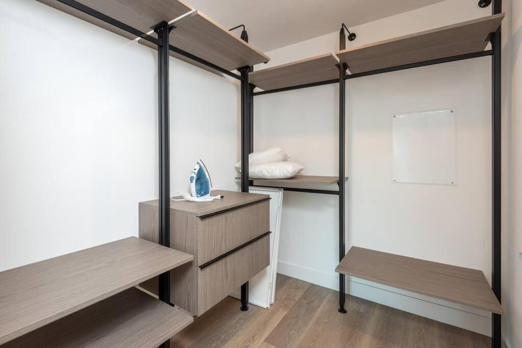Deluxe Modern 2-bedroom W/ Roof Deck! Apartment Los Angeles